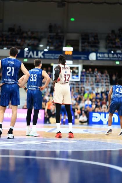 RECORD DATE NOT STATED Szene mit Wenyen Gabriel (32; FC Bayern Basketball) und Mateo Seric (21; MLP Academics Heidelberg) und Ryan Mikesell (33; MLP Academics Heidelberg) auf dem Spielfeld easyCredit BBL: MLP Academics Heidelberg – FC Bayern München Basketball - 08.02.2026 Copyright: xMichaelxGelhardtx