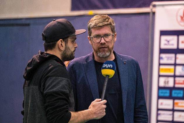 Volleyball I Herren I Saison 2025-2026 I Bundesliga I SV Warnemünde - SVG Lüneburg I 07.02.2026 Stefan Hübner (Trainer, SVG Lüneburg) im Interview im Livestream von DYN Copyright: xLobeca Björn-OlexKehmx