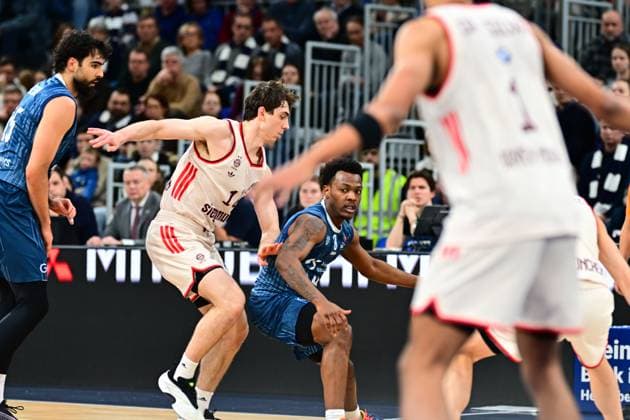 RECORD DATE NOT STATED Szene mit Marcel Keßen (15; MLP Academics Heidelberg), Justinian Jessup (10; FC Bayern Basketball) und DJ Horne (0; MLP Academics Heidelberg) in Aktion easyCredit BBL: MLP Academics Heidelberg – FC Bayern München Basketball - 08.02.2026 Copyright: xMichaelxGelhardtx