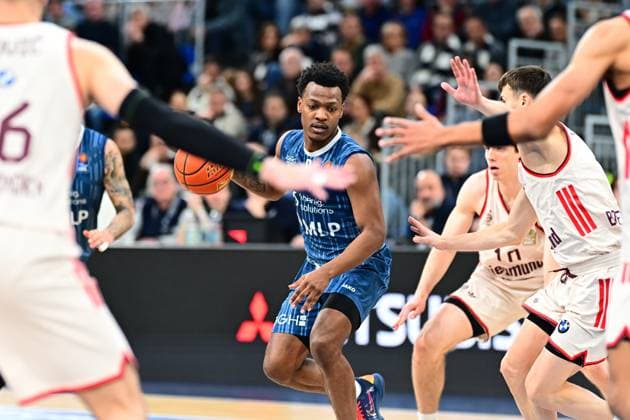 RECORD DATE NOT STATED Spielaktion mit 00; MLP Academics Heidelberg und Justinian Jessup (10; FC Bayern Basketball) in der Verteidigung easyCredit BBL: MLP Academics Heidelberg – FC Bayern München Basketball - 08.02.2026 Copyright: xMichaelxGelhardtx