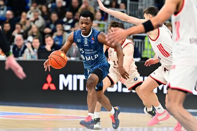 RECORD DATE NOT STATED Spielaktion mit DJ Horne (0; MLP Academics Heidelberg) in blauem Trikot am Ball, umgeben von Spielern in weißen Trikots easyCredit BBL: MLP Academics Heidelberg – FC Bayern München Basketball - 08.02.2026 Copyright: xMichaelxGelhardtx