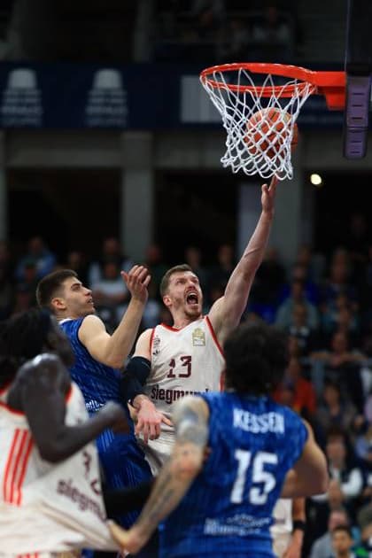 RECORD DATE NOT STATED Szene mit Andreas Obst (13; FC Bayern Basketball), Dusan Neskovic (7; MLP Academics Heidelberg) und Marcel Keßen (15; MLP Academics Heidelberg) beim Wurf am Korb easyCredit BBL: MLP Academics Heidelberg – FC Bayern München Basketball - 08.02.2026 Copyright: xMichaelxGelhardtx