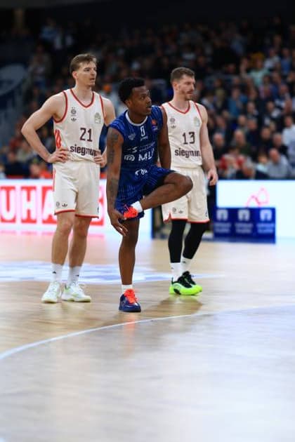 RECORD DATE NOT STATED Szene mit Justus Hollatz (21; FC Bayern Basketball) und 00; MLP Academics Heidelberg in Aktion auf dem Spielfeld easyCredit BBL: MLP Academics Heidelberg – FC Bayern München Basketball - 08.02.2026 Copyright: xMichaelxGelhardtx