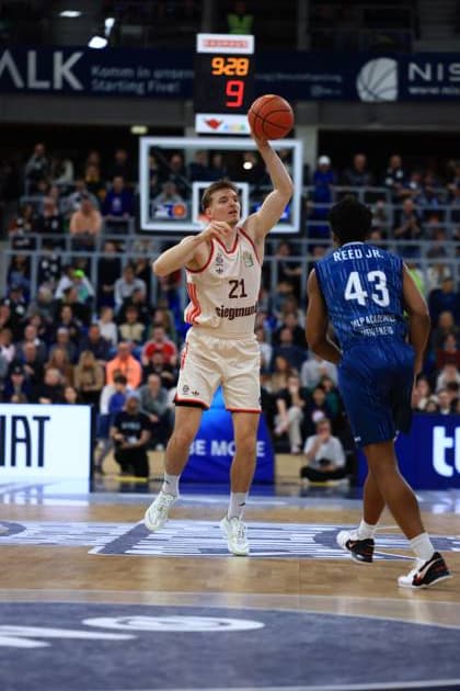 RECORD DATE NOT STATED Spielaktion mit Justus Hollatz (21; FC Bayern Basketball) und Eric Reed Jr. (43; MLP Academics Heidelberg) easyCredit BBL: MLP Academics Heidelberg – FC Bayern München Basketball - 08.02.2026 Copyright: xMichaelxGelhardtx