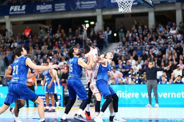 RECORD DATE NOT STATED Szene mit Marcel Keßen (15; MLP Academics Heidelberg), Mateo Seric (21; MLP Academics Heidelberg) und Ryan Mikesell (33; MLP Academics Heidelberg) beim Zweikampf unter dem Korb easyCredit BBL: MLP Academics Heidelberg – FC Bayern München Basketball - 08.02.2026 Copyright: xMichaelxGelhardtx