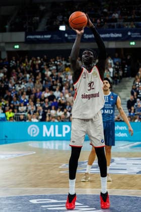 easycredit BBL, MLP Academics Heidelberg - FC Bayern München Basketball, 08.02.2026 Wenyen Gabriel (FC Bayern München Basketball, 32) mit einem Freiwurf Spiel der easycredit BBL MLP Academics Heidelberg - FC Bayern München Basketball; am 19. Spieltag der Saison 25 26 im SNP Dome in Heidelberg am 08.02.2026 Copyright: xBEAUTIFULxSPORTS Hahnex
