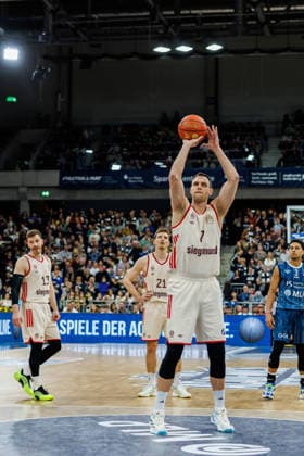 easycredit BBL, MLP Academics Heidelberg - FC Bayern München Basketball, 08.02.2026 Johannes Voigtmann (FC Bayern München Basketball, 7) beim Freiwurf Spiel der easycredit BBL MLP Academics Heidelberg - FC Bayern München Basketball; am 19. Spieltag der Saison 25 26 im SNP Dome in Heidelberg am 08.02.2026 Copyright: xBEAUTIFULxSPORTS Hahnex