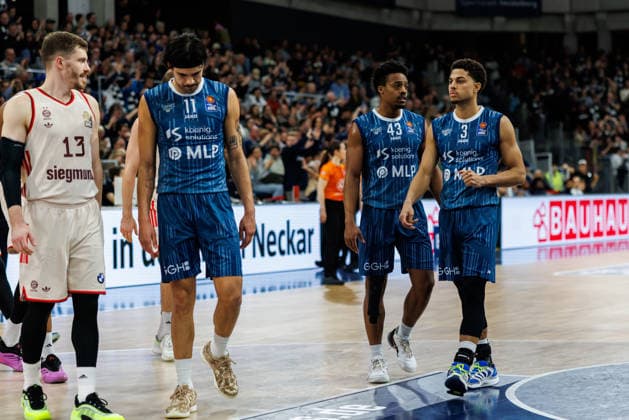 easycredit BBL, MLP Academics Heidelberg - FC Bayern München Basketball, 08.02.2026 Hängende Köpfe bei Erol Ersek (MLP Academics Heidelberg, 11) Eric Reed Jr. (MLP Academics Heidelberg, 43) und Kevin McClain (MLP Academics Heidelberg, 3) Spiel der easycredit BBL MLP Academics Heidelberg - FC Bayern München Basketball; am 19. Spieltag der Saison 25 26 im SNP Dome in Heidelberg am 08.02.2026 Copyright: xBEAUTIFULxSPORTS Hahnex