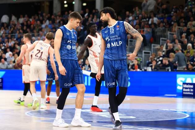 RECORD DATE NOT STATED Szene mit 15; FC Bayern Basketball und Johannes Voigtmann (7; FC Bayern Basketball) auf dem Spielfeld easyCredit BBL: MLP Academics Heidelberg – FC Bayern München Basketball - 08.02.2026 Copyright: xMichaelxGelhardtx