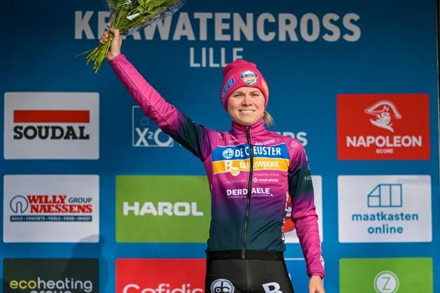 Belgian Laura Verdonschot pictured on the podium after the women s Elite race of the Krawatencross cyclocross in Lille, the seventh stage (out of 8) in the X2O Badkamers Trofee competition, on Sunday 08 February 2026. DAVIDxPINTENS  x161981392x