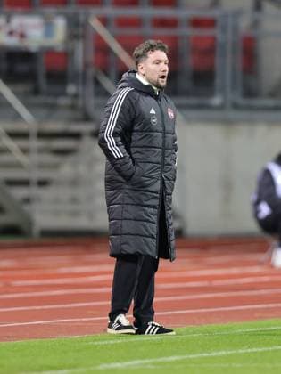 08.02.2026 - Fussball - Saison 2025 2026 - 1. Frauen - Fussball - Bundesliga - 17. Spieltag: 1. FC Nürnberg FCN ( Club ) - TSG 1899 Hoffenheim - Sportfoto Zink DaMa - xdaxmax - Thomas Oostendorp ( Trainer 1. FC Nürnberg FCN ) gibt Anweisungen