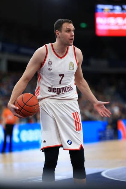 RECORD DATE NOT STATED Spielaktion mit Johannes Voigtmann (7; FC Bayern Basketball) in weißem Trikot am Ball easyCredit BBL: MLP Academics Heidelberg – FC Bayern München Basketball - 08.02.2026 Copyright: xMichaelxGelhardtx