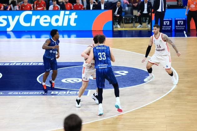 RECORD DATE NOT STATED Spielaktion mit Stefan Jovic (16; FC Bayern Basketball), Ryan Mikesell (33; MLP Academics Heidelberg) und DJ Horne (0; MLP Academics Heidelberg) in der Spielfeldmitte easyCredit BBL: MLP Academics Heidelberg – FC Bayern München Basketball - 08.02.2026 Copyright: xMichaelxGelhardtx