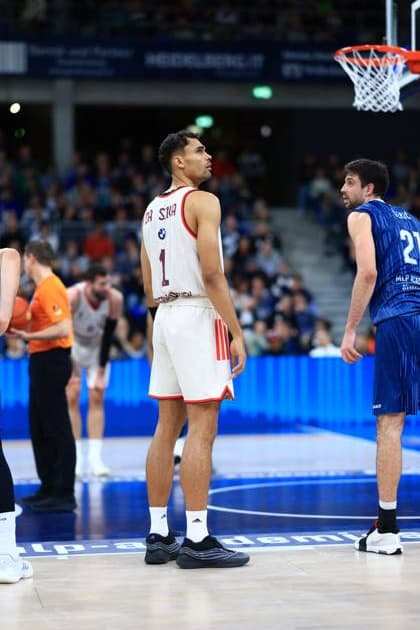 RECORD DATE NOT STATED Szene mit Oscar da Silva (1; FC Bayern Basketball) in weißem Trikot und einem Spieler von MLP Academics Heidelberg in blauem Trikot am Korb easyCredit BBL: MLP Academics Heidelberg – FC Bayern München Basketball - 08.02.2026 Copyright: xMichaelxGelhardtx