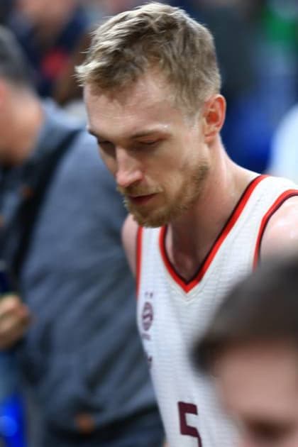 RECORD DATE NOT STATED Nahaufnahme von Niels Giffey (5; FC Bayern Basketball) in weißem Trikot am Spielfeldrand easyCredit BBL: MLP Academics Heidelberg – FC Bayern München Basketball - 08.02.2026 Copyright: xMichaelxGelhardtx