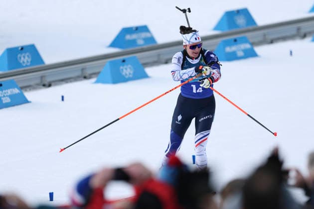 (260208) -- ANTERSELVA, Feb. 8, 2026 -- Julia Simon of France celebrates after the biathlon mixed relay 4 x 6km (M+W) at the Milan-Cortina 2026 Olympic Winter games, Winterspiele,Spiele, Summer games in Anterselva, Italy, Feb. 8, 2026. ) (MICO2026)ITALY-ANTERSELVA-OLYMPIC WINTER GAMES-BIATHLON-MIXED RELAY 4x6KM(M+W) ZhangxTao 
