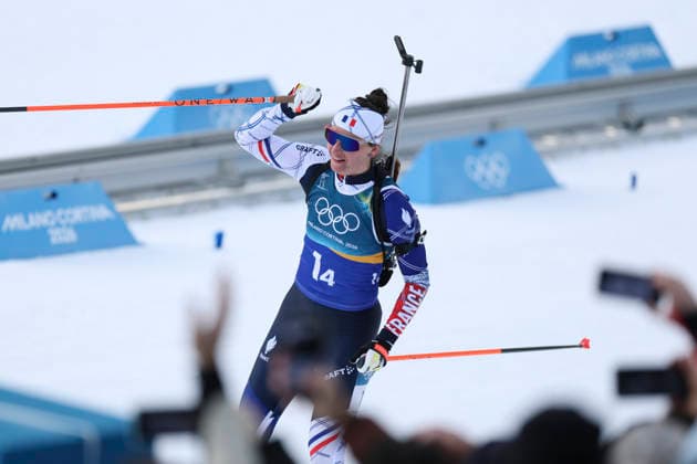 (260208) -- ANTERSELVA, Feb. 8, 2026 -- Julia Simon of France celebrates after the biathlon mixed relay 4 x 6km (M+W) at the Milan-Cortina 2026 Olympic Winter games, Winterspiele,Spiele, Summer games in Anterselva, Italy, Feb. 8, 2026. ) (MICO2026)ITALY-ANTERSELVA-OLYMPIC WINTER GAMES-BIATHLON-MIXED RELAY 4x6KM(M+W) ZhangxTao 