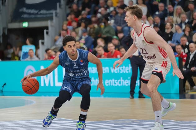 v. li. im Zweikampf, Kevin McClain (MLP Academics Heidelberg, 03), Justus Hollatz (FC Bayern Muenchen, 21) GER, BBL, MLP Academics Heidelberg vs. FC Bayern Muenchen, easycredit Basketball Bundesliga, 19.Spieltag, Saison, 2025 2026, 08.02.2026 GER, MLP Academics Heidelberg vs. FC Bayern Muenchen, Basketball, easycredit Basketball Bundesliga, 19.Spieltag, Saison, 2025 2026, 08.02.2026 Heidelberg Copyright: xEibner-Pressefoto JoergxHirschx EP_JHH