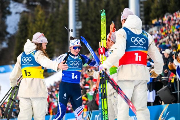 (260208) -- ANTERSELVA, Feb. 8, 2026 -- Julia Simon (2nd L) of France celebrates with her teammates after the biathlon mixed relay 4 x 6km (M+W) at the Milan-Cortina 2026 Olympic Winter games, Winterspiele,Spiele, Summer games in Anterselva, Italy, Feb. 8, 2026. ) (MICO2026)ITALY-ANTERSELVA-OLYMPIC WINTER GAMES-BIATHLON-MIXED RELAY 4x6KM(M+W) JiangxHan 