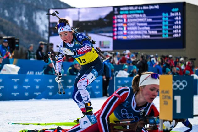 (260208) -- ANTERSELVA, Feb. 8, 2026 -- Lou Jeanmonnot (L) of France competes during the biathlon mixed relay 4 x 6km (M+W) at the Milan-Cortina 2026 Olympic Winter games, Winterspiele,Spiele, Summer games in Anterselva, Italy, Feb. 8, 2026. ) (MICO2026)ITALY-ANTERSELVA-OLYMPIC WINTER GAMES-BIATHLON-MIXED RELAY 4 x 6KM (M+W) JiangxHan 