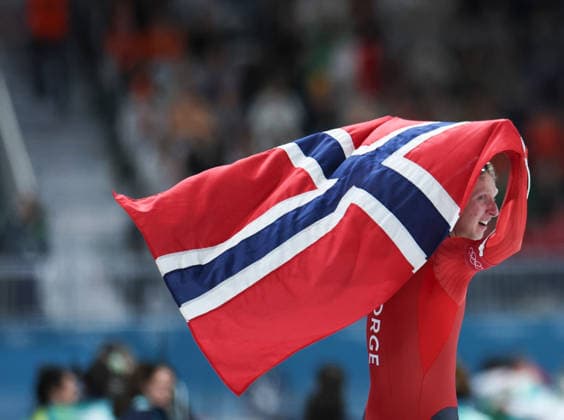 (260208) -- MILAN, Feb. 8, 2026 -- Sander Eitrem of Norway celebrates after the Speed skating, Eisschnelllauf men s 5000m match at the Milan-Cortina 2026 Olympic Winter games, Winterspiele,Spiele, Summer games in Milan, Italy, Feb. 8, 2026. ) (MICO2026)ITALY-MILAN-OLYMPIC WINTER GAMES-SPEED SKATING-MEN S 5000M LixJing 
