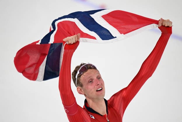 (260208) -- MILAN, Feb. 8, 2026 -- Sander Eitrem of Norway celebrates after the Speed skating, Eisschnelllauf men s 5000m match at the Milan-Cortina 2026 Olympic Winter games, Winterspiele,Spiele, Summer games in Milan, Italy, Feb. 8, 2026. ) (MICO2026)ITALY-MILAN-OLYMPIC WINTER GAMES-SPEED SKATING-MEN S 5000M WuxWei 