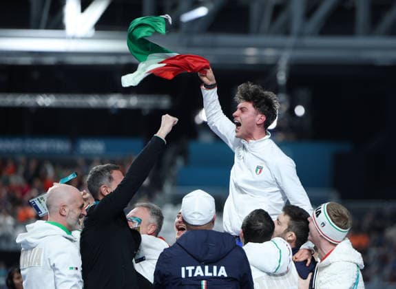 (260208) -- MILAN, Feb. 8, 2026 -- Riccardo Lorello (top) of Italy celebrates after the Speed skating, Eisschnelllauf men s 5000m match at the Milan-Cortina 2026 Olympic Winter games, Winterspiele,Spiele, Summer games in Milan, Italy, Feb. 8, 2026. ) (MICO2026)ITALY-MILAN-OLYMPIC WINTER GAMES-SPEED SKATING-MEN S 5000M DuxXiaoyi 