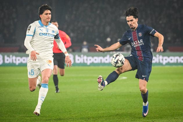 February 8, 2026, Paris, France, France: Leonardo BALERDI of Marseille and Vitor MACHADO FERREIRA (Vitinha) of PSG during the Ligue 1 match between Paris Saint-Germain (PSG) and Olympique de Marseille (OM) at Parc des Princes Stadium on February 08, 2026 in Paris, France. Paris France - ZUMAm308 20260208_zsp_m308_002 Copyright: xMatthieuxMirvillex