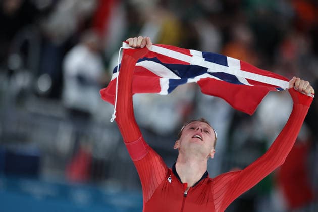 (260208) -- MILAN, Feb. 8, 2026 -- Sander Eitrem of Norway celebrates after the Speed skating, Eisschnelllauf men s 5000m match at the Milan-Cortina 2026 Olympic Winter games, Winterspiele,Spiele, Summer games in Milan, Italy, Feb. 8, 2026. ) (MICO2026)ITALY-MILAN-OLYMPIC WINTER GAMES-SPEED SKATING-MEN S 5000M LixJing 