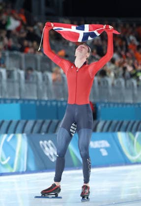 (260208) -- MILAN, Feb. 8, 2026 -- Sander Eitrem of Norway celebrates after the Speed skating, Eisschnelllauf men s 5000m match at the Milan-Cortina 2026 Olympic Winter games, Winterspiele,Spiele, Summer games in Milan, Italy, Feb. 8, 2026. ) (MICO2026)ITALY-MILAN-OLYMPIC WINTER GAMES-SPEED SKATING-MEN S 5000M DuxXiaoyi 