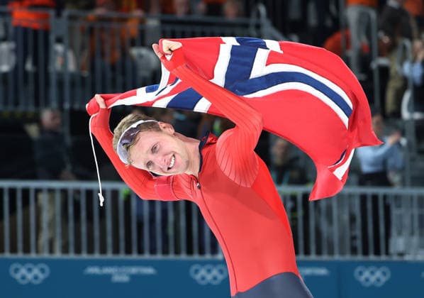 (260208) -- MILAN, Feb. 8, 2026 -- Sander Eitrem of Norway celebrates after the Speed skating, Eisschnelllauf men s 5000m match at the Milan-Cortina 2026 Olympic Winter games, Winterspiele,Spiele, Summer games in Milan, Italy, Feb. 8, 2026. ) (MICO2026)ITALY-MILAN-OLYMPIC WINTER GAMES-SPEED SKATING-MEN S 5000M DuxXiaoyi 