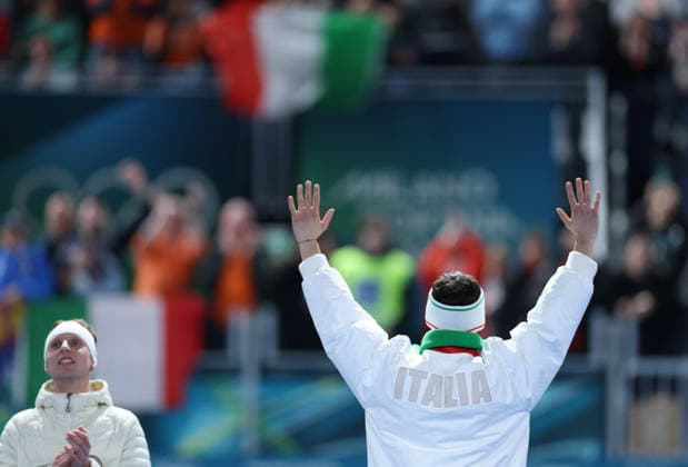 (260208) -- MILAN, Feb. 8, 2026 -- Riccardo Lorello (R) of Italy greets the spectators during the awarding ceremony of the Speed skating, Eisschnelllauf men s 5000m at the Milan-Cortina 2026 Olympic Winter games, Winterspiele,Spiele, Summer games in Milan, Italy, Feb. 8, 2026. ) (MICO2026)ITALY-MILAN-OLYMPIC WINTER GAMES-SPEED SKATING-MEN S 5000M DuxXiaoyi 