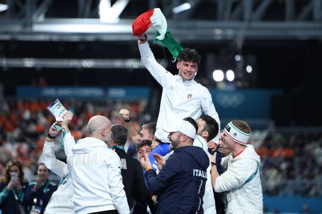 (260208) -- MILAN, Feb. 8, 2026 -- Riccardo Lorello (top) of Italy celebrates after the Speed skating, Eisschnelllauf men s 5000m match at the Milan-Cortina 2026 Olympic Winter games, Winterspiele,Spiele, Summer games in Milan, Italy, Feb. 8, 2026. ) (MICO2026)ITALY-MILAN-OLYMPIC WINTER GAMES-SPEED SKATING-MEN S 5000M DuxXiaoyi 