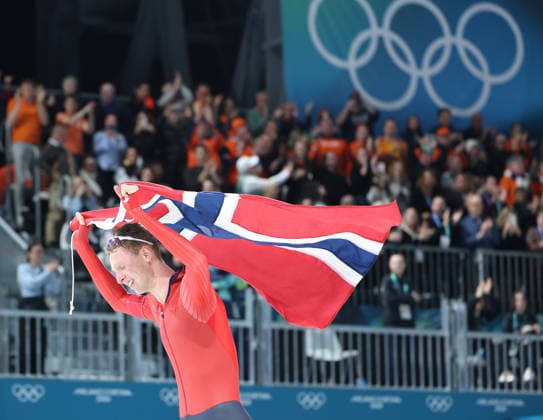 (260208) -- MILAN, Feb. 8, 2026 -- Sander Eitrem of Norway celebrates after the Speed skating, Eisschnelllauf men s 5000m match at the Milan-Cortina 2026 Olympic Winter games, Winterspiele,Spiele, Summer games in Milan, Italy, Feb. 8, 2026. ) (MICO2026)ITALY-MILAN-OLYMPIC WINTER GAMES-SPEED SKATING-MEN S 5000M DuxXiaoyi 