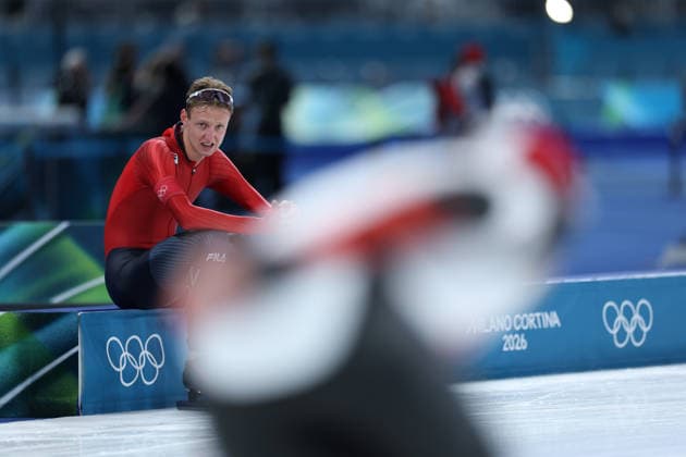 (260208) -- MILAN, Feb. 8, 2026 -- Sander Eitrem of Norway watches the skating of other athletes during the Speed skating, Eisschnelllauf men s 5000m match at the Milan-Cortina 2026 Olympic Winter games, Winterspiele,Spiele, Summer games in Milan, Italy, Feb. 8, 2026. ) (MICO2026)ITALY-MILAN-OLYMPIC WINTER GAMES-SPEED SKATING-MEN S 5000M LixJing 