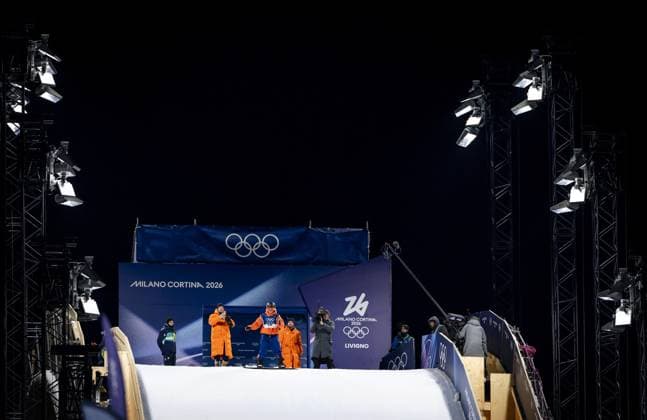 LIVIGNO - Snowboarder Melissa Peperkamp during the big air qualifying event at the Milan Winter Olympics. IRIS VAN DEN BROEK ANP xVIxANPxSportx xxANPxIVx 550058179 originalFilename: 550058179.jpg