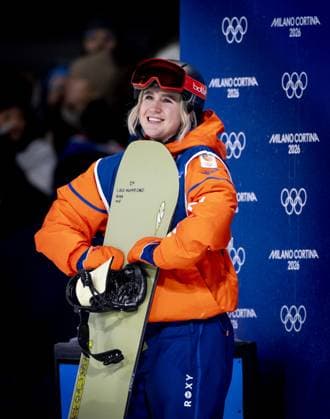LIVIGNO - Snowboarder Melissa Peperkamp during the big air qualifying event at the Milan Winter Olympics. IRIS VAN DEN BROEK ANP xVIxANPxSportx xxANPxIVx 550058858 originalFilename: 550058858.jpg