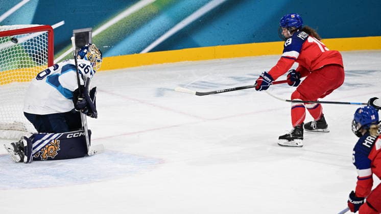 L-R Goalkeeper Anni Keisala (FIN) and Natalie Mlynkova (CZE) scoring the second goal during women s Ice hockey, Eishockey match of Group A: Czechia vs Finland, at the Milano Cortina 2026 Winter Olympic Games, Olympische Spiele, Olympia, OS in Milan, Italy, on February 8, 2026. (CTKxPhoto MichalxKamaryt) CTKPhotoP2026020808041  CTKPhotoP2026020808041