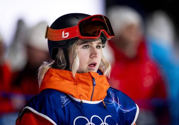 LIVIGNO - Snowboarder Melissa Peperkamp during the big air qualifying event at the Milan Winter Olympics. IRIS VAN DEN BROEK ANP xVIxANPxSportx xxANPxIVx 550058891 originalFilename: 550058891.jpg