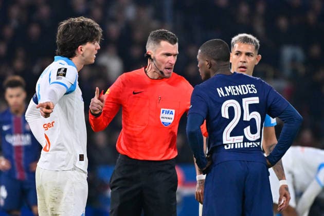 FOOTBALL : PSG vs Marseille - Ligue1 - 08 02 2026 Willy DELAJOD ( referee ) talks with Leonardo BALERDI ( 5 - Olympique Marseille ) and TAVARES Nuno MENDES ( 25 - PSG ) during the Ligue 1 match between Paris Saint Germain and Olympique Marseille at Parc Des Princes on February 08 , 2026 in Paris, France. ( Photo by Federico Pestelini PsnewZ ) - ParisFrance  Copyright: xFedericoxPestelinix