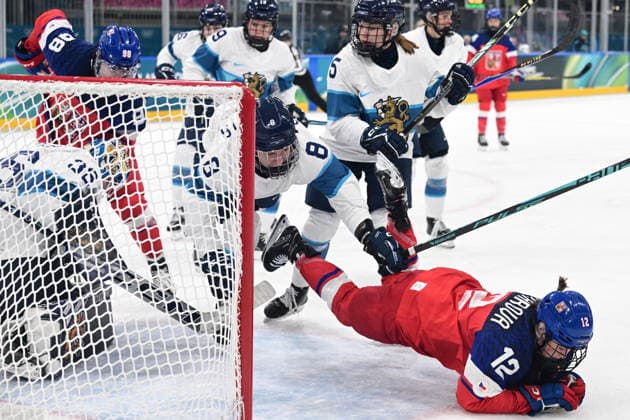 L-R Elli Suoranta (FIN) and Klara Hymlarova (CZE) in action during women s Ice hockey, Eishockey match of Group A: Czechia vs Finland, at the Milano Cortina 2026 Winter Olympic Games, Olympische Spiele, Olympia, OS in Milan, Italy, on February 8, 2026. (CTKxPhoto MichalxKamaryt) CTKPhotoP2026020808427  CTKPhotoP2026020808427