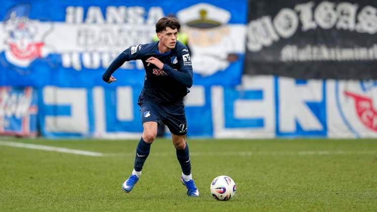 Luca Erlein (TSG II 24), am Ball, Freisteller, Ganzkörper, Einzelbild, Einzelfoto, Aktion, Action, 08.02.2026, Sinsheim (Deutschland), Fussball, 3. Liga, TSG 1899 Hoffenheim II - F.C. Hansa Rostock, DFB DFL REGULATIONS PROHIBIT ANY USE OF PHOTOGRAPHS AS IMAGE SEQUENCES AND OR QUASI-VIDEO. *** Luca Erlein TSG II 24 , on the ball, cropped, full body, single image, single photo, action, action, 08 02 2026, Sinsheim Germany , Soccer, 3 Liga, TSG 1899 Hoffenheim II F C Hansa Rostock, DFB DFL REGULATIONS PROHIBIT ANY USE OF PHOTOGRAPHS AS IMAGE SEQUENCES AND OR QUASI VIDEO xozx