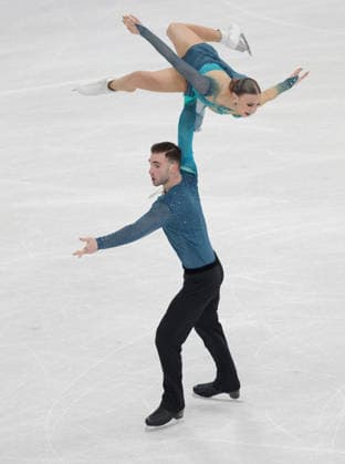 (260208) -- MILAN, Feb. 8, 2026 -- Anastasiia Metelkina (top) Luka Berulava of Georgia compete during the free skating of pair skating for Figure skating, Eiskunstlauf team event at the Milan-Cortina 2026 Olympic Winter games, Winterspiele,Spiele, Summer games in Milan, Italy, Feb. 8, 2026. ) (MICO2026)ITALY-MILAN-OLYMPIC WINTER GAMES-FIGURE SKATING TEAM EVENT-PAIRING SKATING ChengxMin 