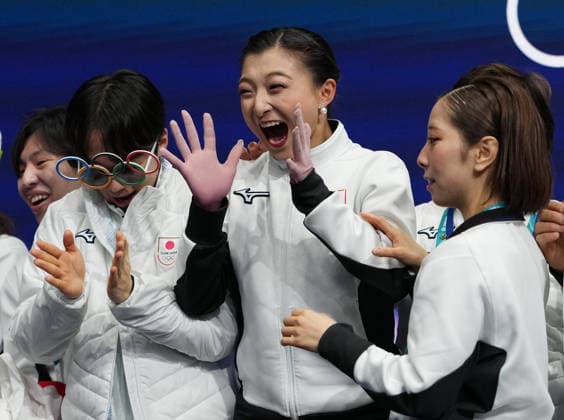 (260208) -- MILAN, Feb. 8, 2026 -- Sakamoto Kaori (C) of Japan reacts after her performance during the Figure skating, Eiskunstlauf team event women single skating free skating of the Milan-Cortina 2026 Olympic Winter games, Winterspiele,Spiele, Summer games in Milan, Italy, Feb. 8, 2026. ) (MICO2026)ITALY-MILAN-OLYMPIC WINTER GAMES-FIGURE SKATING TEAM EVENT-WOMEN SINGLE SKATING-FREE SKATING XuexYuge 