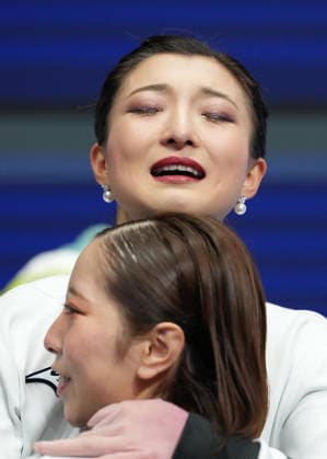 (260208) -- MILAN, Feb. 8, 2026 -- Sakamoto Kaori (top) of Japan reacts after her performance during the Figure skating, Eiskunstlauf team event women single skating free skating of the Milan-Cortina 2026 Olympic Winter games, Winterspiele,Spiele, Summer games in Milan, Italy, Feb. 8, 2026. ) (MICO2026)ITALY-MILAN-OLYMPIC WINTER GAMES-FIGURE SKATING TEAM EVENT-WOMEN SINGLE SKATING-FREE SKATING XuexYuge 