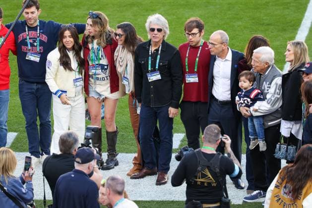Saenger Jon Bon Jovi, Owner Robert Kraft (New England Patriots), New England Patriots vs. Seattle Seahawks, Super Bowl, LX, Football, NFL, American Football Herren, USA 08.02.2026 Santa Clara Kalifornien Vereinigte Staaten