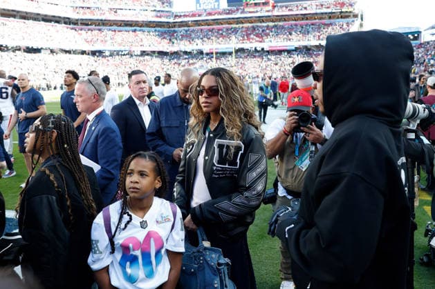 Singer-songwriter Beyonce, second from right, and Jay Z, right, with their daughters on the field before the start of Super Bowl LX at at Levi s Stadium in Santa Clara, California on Sunday, February 8, 2026.  SBP20260208112 JOHNxANGELILLO