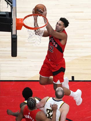 Indiana Pacers v Toronto Raptors TORONTO, CANADA - FEBRUARY 8 : Trayce Jackson-Davis (32) of Toronto Raptors in action during the NBA, Basketball Herren, USA basketball game between Indiana Pacers and Toronto Raptors at the Scotiabank Arena on February 8, 2026 in Toronto, Ontario, Canada. Mert Alper Dervis Anadolu Ontario Canada. Editorial use only. Please get in touch for any other usage.  Copyright: x2026xAnadoluxMertxAlperxDervisx