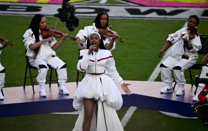 Coco Jones American singer-songwriter and actress at the NFL, American Football Herren, USA Super Bowl 60 LX football game between the New England Patriots and the Seattle Seahawks in Santa Clara, CA on Feb 8, 2026 CSM Santa Clara United States of America - ZUMAc04_ 20260208_faf_c04_023 Copyright: xCharlesxBausx