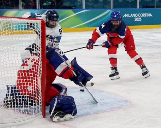February 8, 2026, Milan, Lombardy, Italy: Julia Liikala 91 of Team Finland takes a shot against Team Czechia in women s Ice hockey, Eishockey Group A game during the Milano Cortina 2026 Olympic Winter games, Winterspiele,Spiele, Summer games at Milano Rho Ice Hockey Arena. Olympics 2026: Milano Cortina: Ice Hockey Women S Group A - CZE-FIN  - ZUMAm117 20260208_oly_m117_024 Copyright: xDavidxMcIntyrex